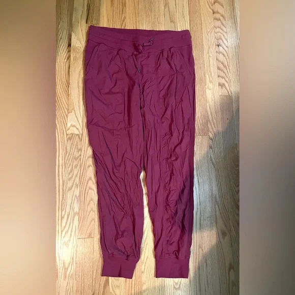Lululemon Dance Studio Joggers - Picture 4 of 9